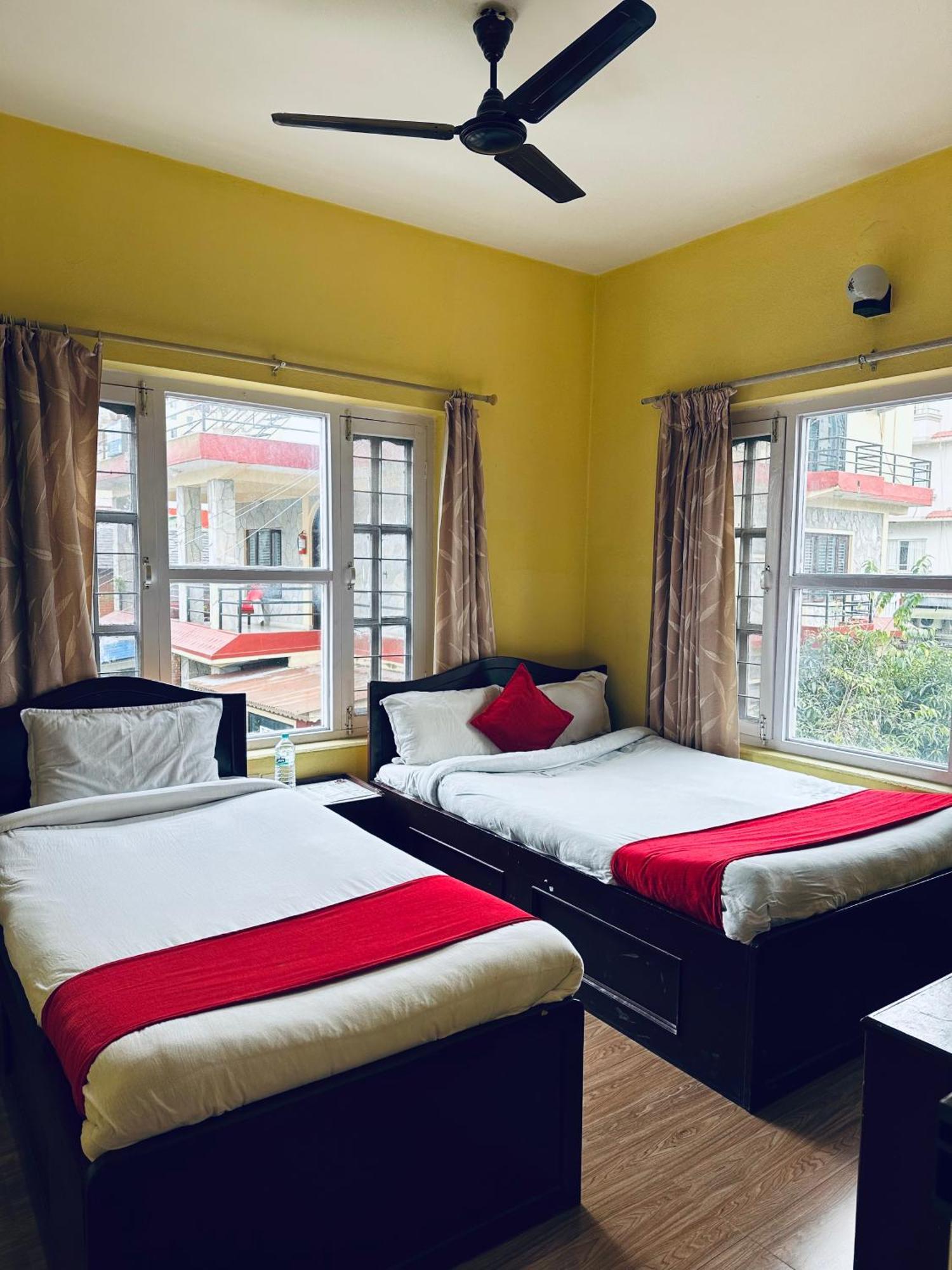Hotel The Billabong Garden Pokhara Exteriör bild